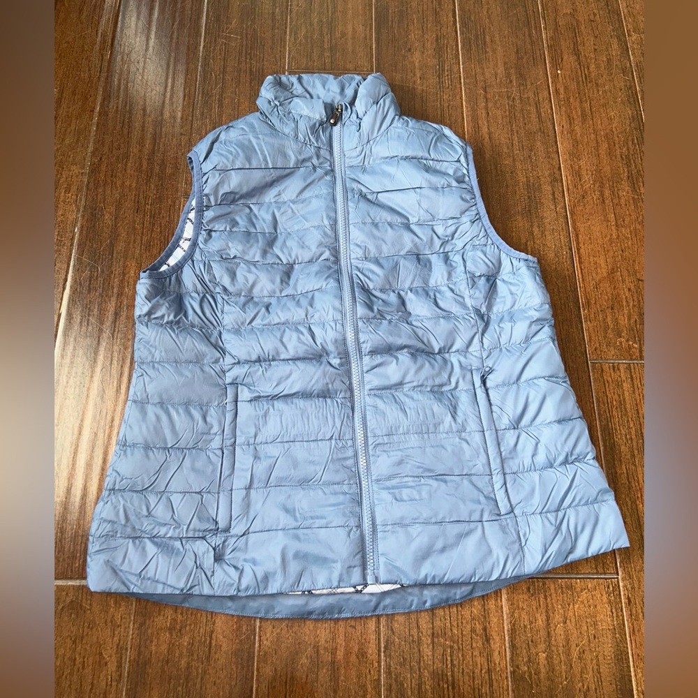 Dover Saddlery Down Puffer Vest 
Size Large 
Blue